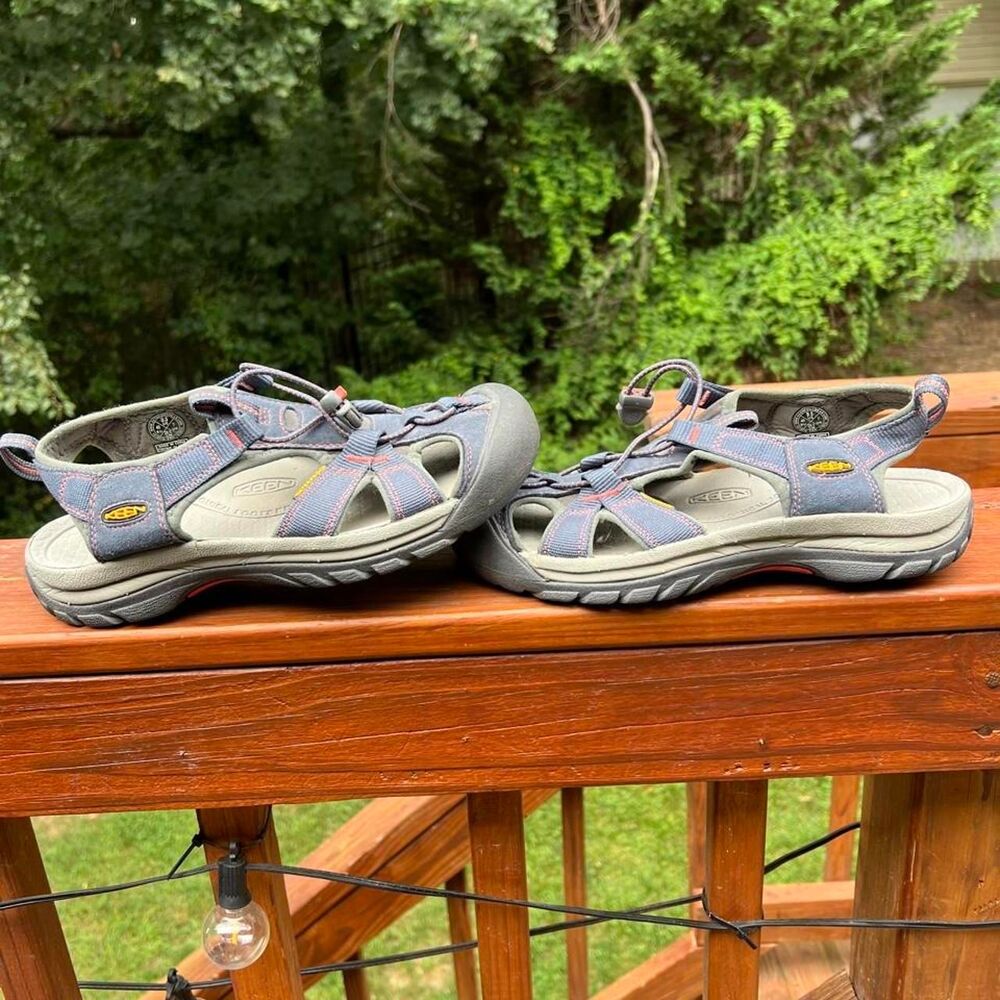 Keen Women's 9.5 Waterproof Hiking Outdoor walking Sandals Blue